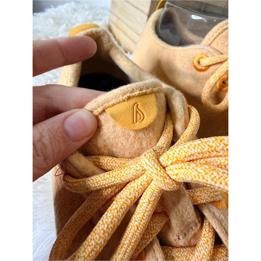 Allbirds Women’s Merino Wool Runners Lace Up Walking Sneakers Turk Yellow Size 9 - Picture 4 of 9